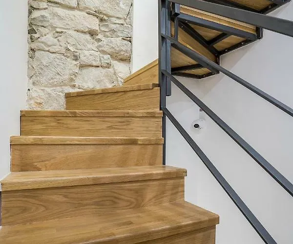 Petar In Old Part Of Town דירה *