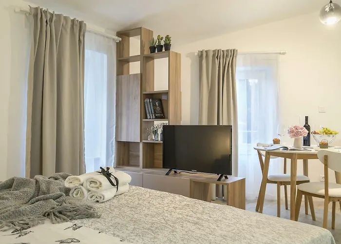 Petar In Old Part Of Town דירה